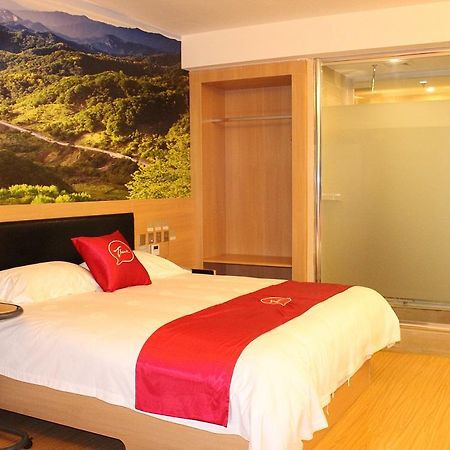 Thank Inn Plus Hotel Sichuan Neijiang Hongxing Red Star Macalline Buitenkant foto