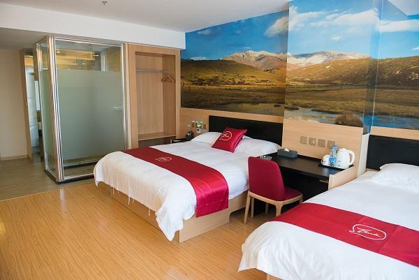 Thank Inn Plus Hotel Sichuan Neijiang Hongxing Red Star Macalline Buitenkant foto