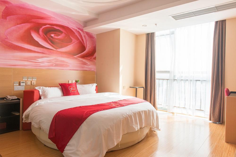 Thank Inn Plus Hotel Sichuan Neijiang Hongxing Red Star Macalline Buitenkant foto